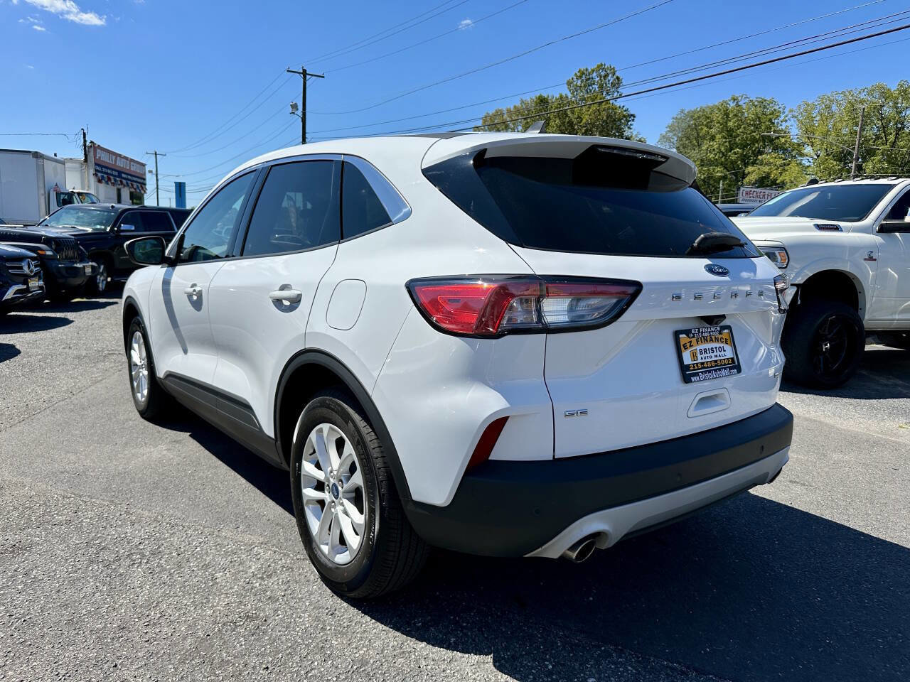 Used 2020 Ford Escape SE image 3
