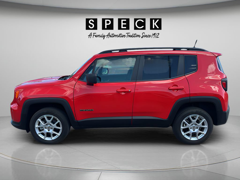 Used 2023 Jeep Renegade Latitude w/ Sun/Sound Group AWD/4WD image 2