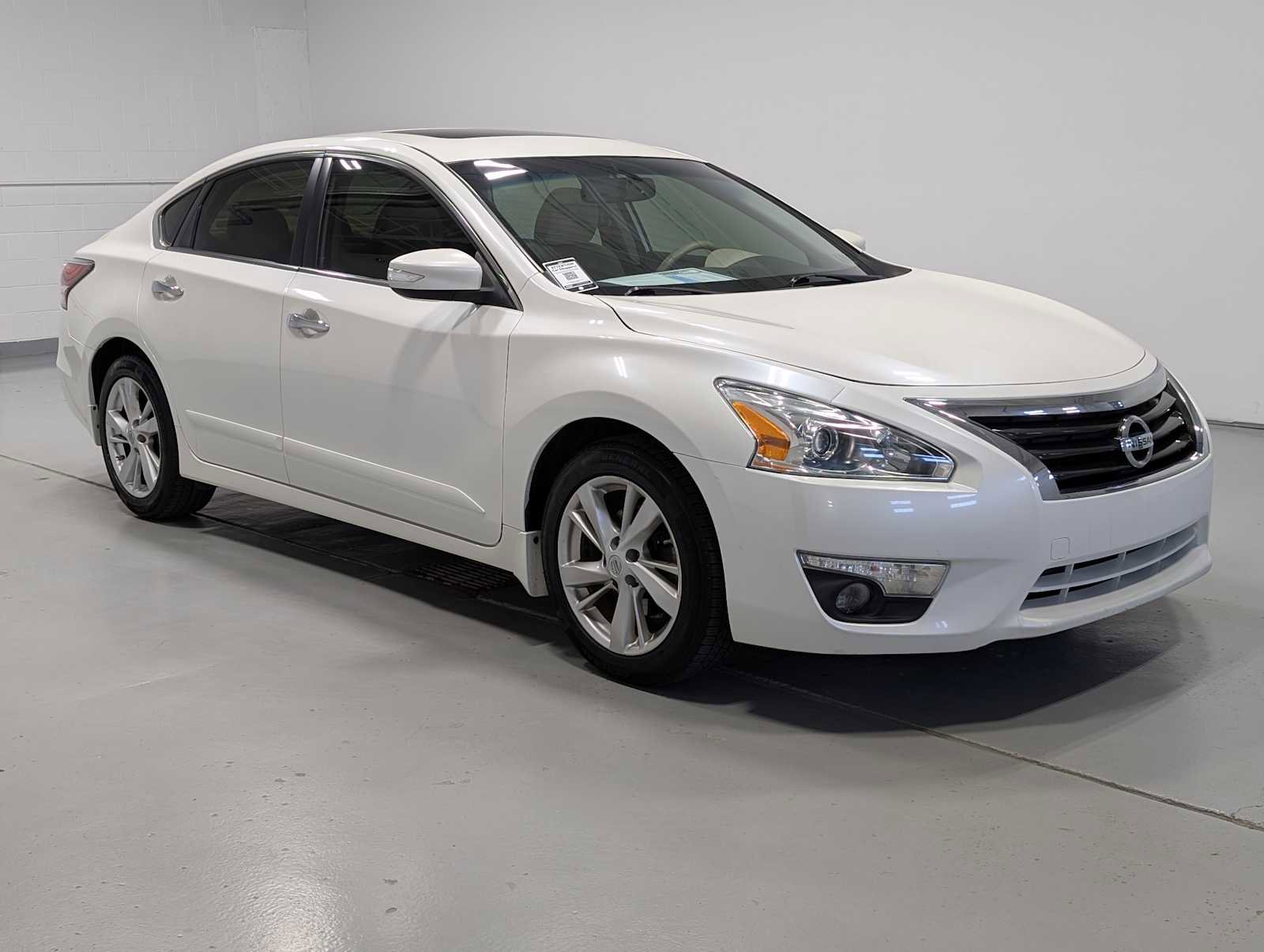 Used 2015 Nissan Altima 2.5 SV w/ Convenience Package FWD image 6