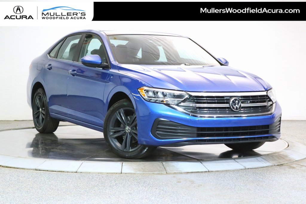 Used 2024 Volkswagen Jetta SE w/ Panoramic Sunroof Package