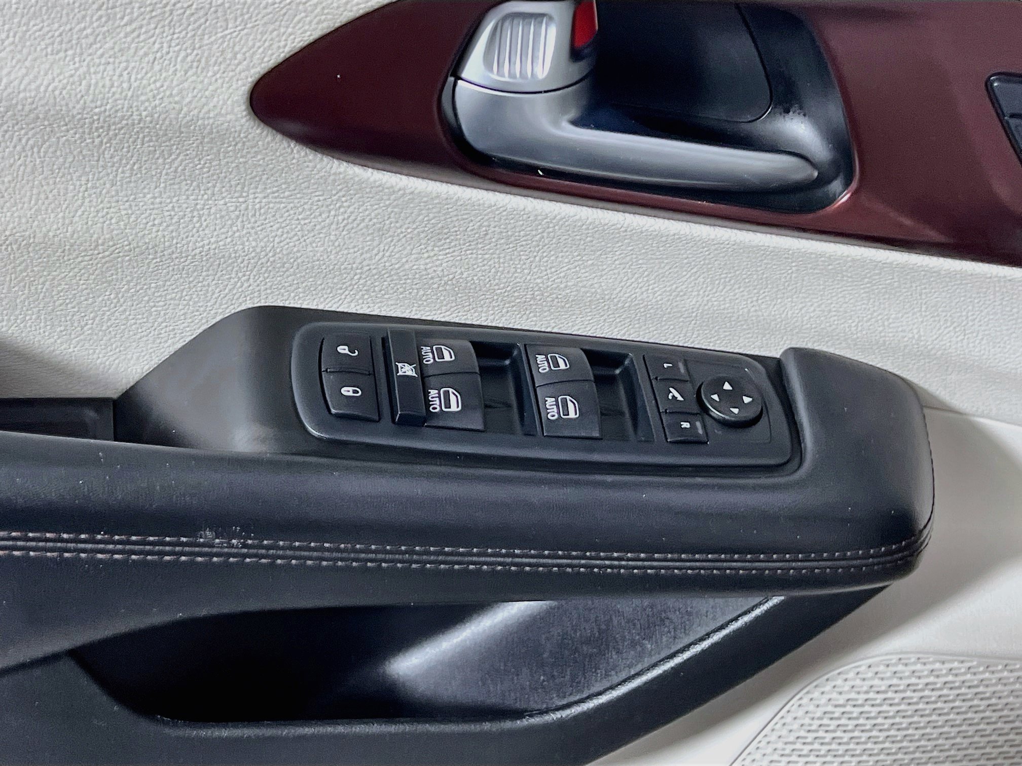 Used 2020 Chrysler Pacifica Limited FWD image 17