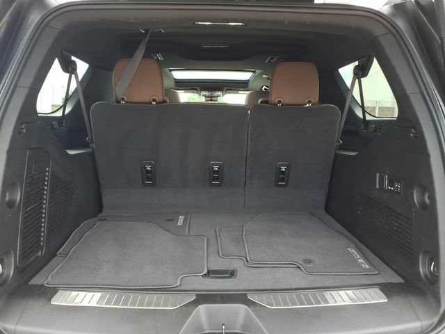 Certified 2023 Chevrolet Suburban High Country AWD/4WD image 7