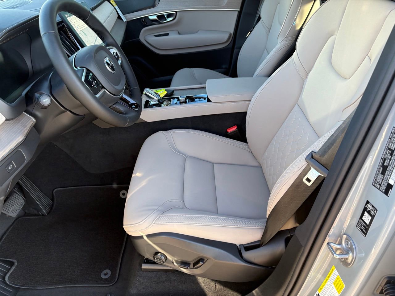 New 2026 Volvo XC90 B6 Plus w/ Protection Package Premier image 14