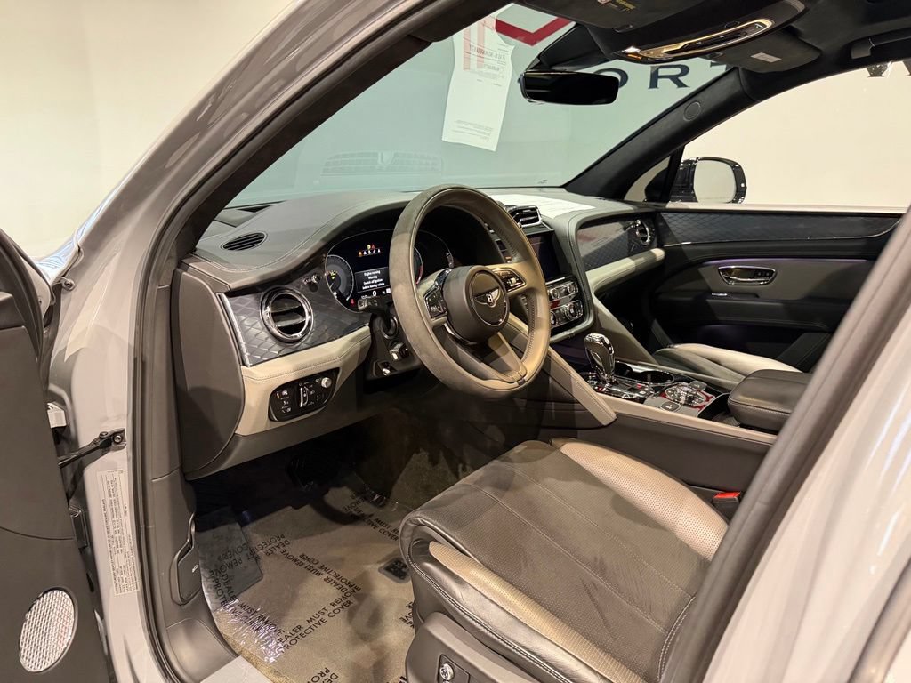 Used 2022 Bentley Bentayga AWD/4WD image 11