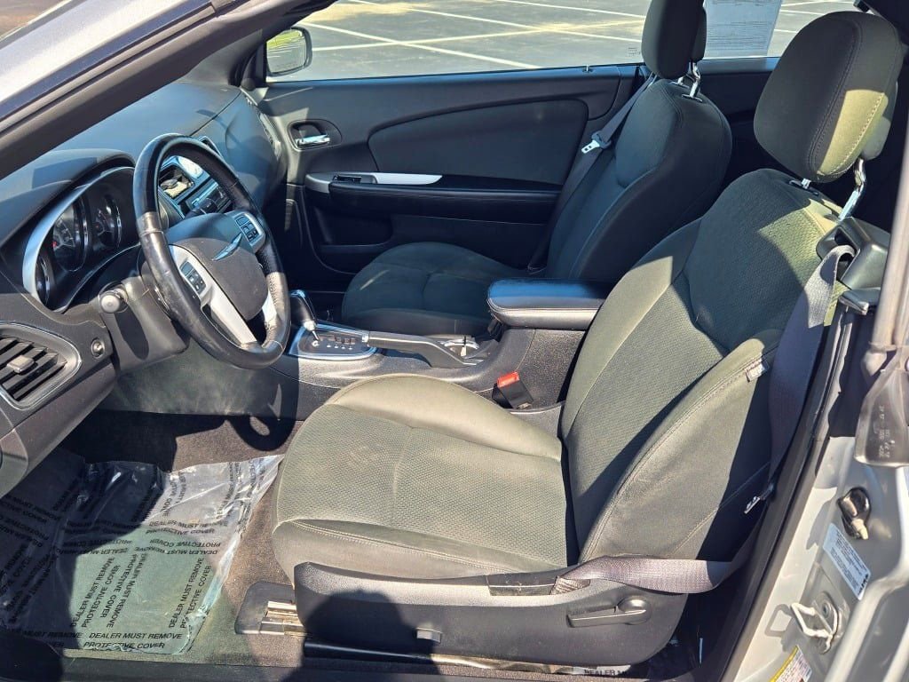 Used 2011 Chrysler 200 Touring FWD image 15