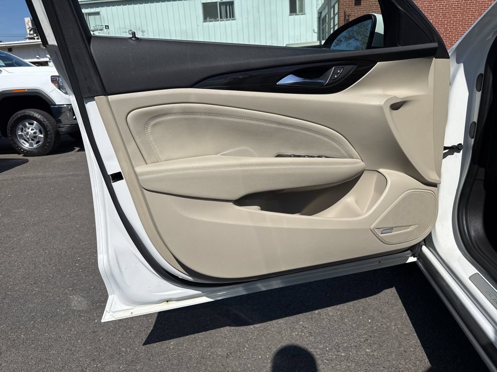 Used 2018 Buick Regal Essence w/ Sights and Sounds Package FWD image 11
