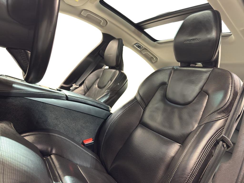 Used 2019 Volvo S60 T8 Inscription image 15