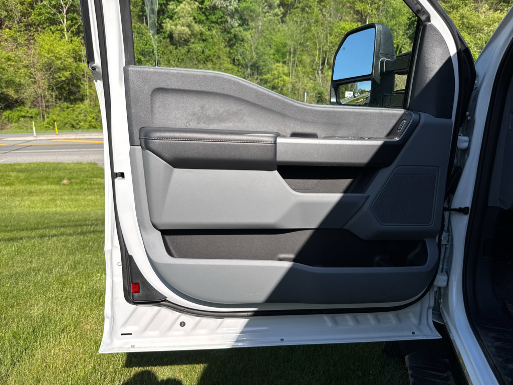 New 2026 Ford F550 4x4 Supercab Super Duty w/ XLT Value Package image 25
