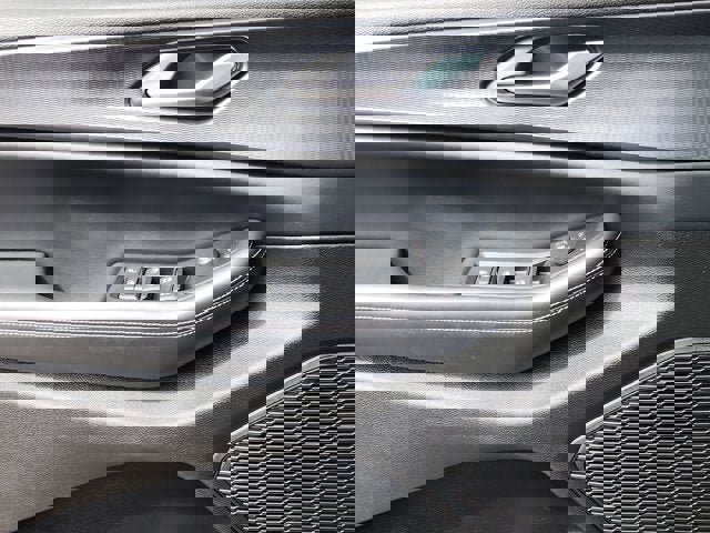 Used 2024 Jeep Grand Cherokee L Altitude image 19