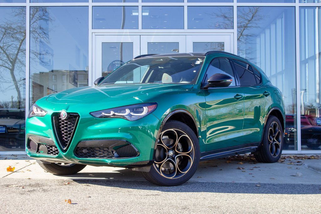 New 2025 Alfa Romeo Stelvio Sprint