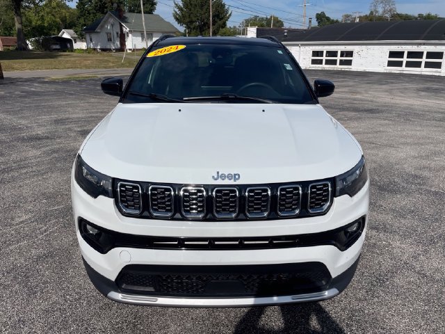 Used 2024 Jeep Compass Limited AWD/4WD image 2