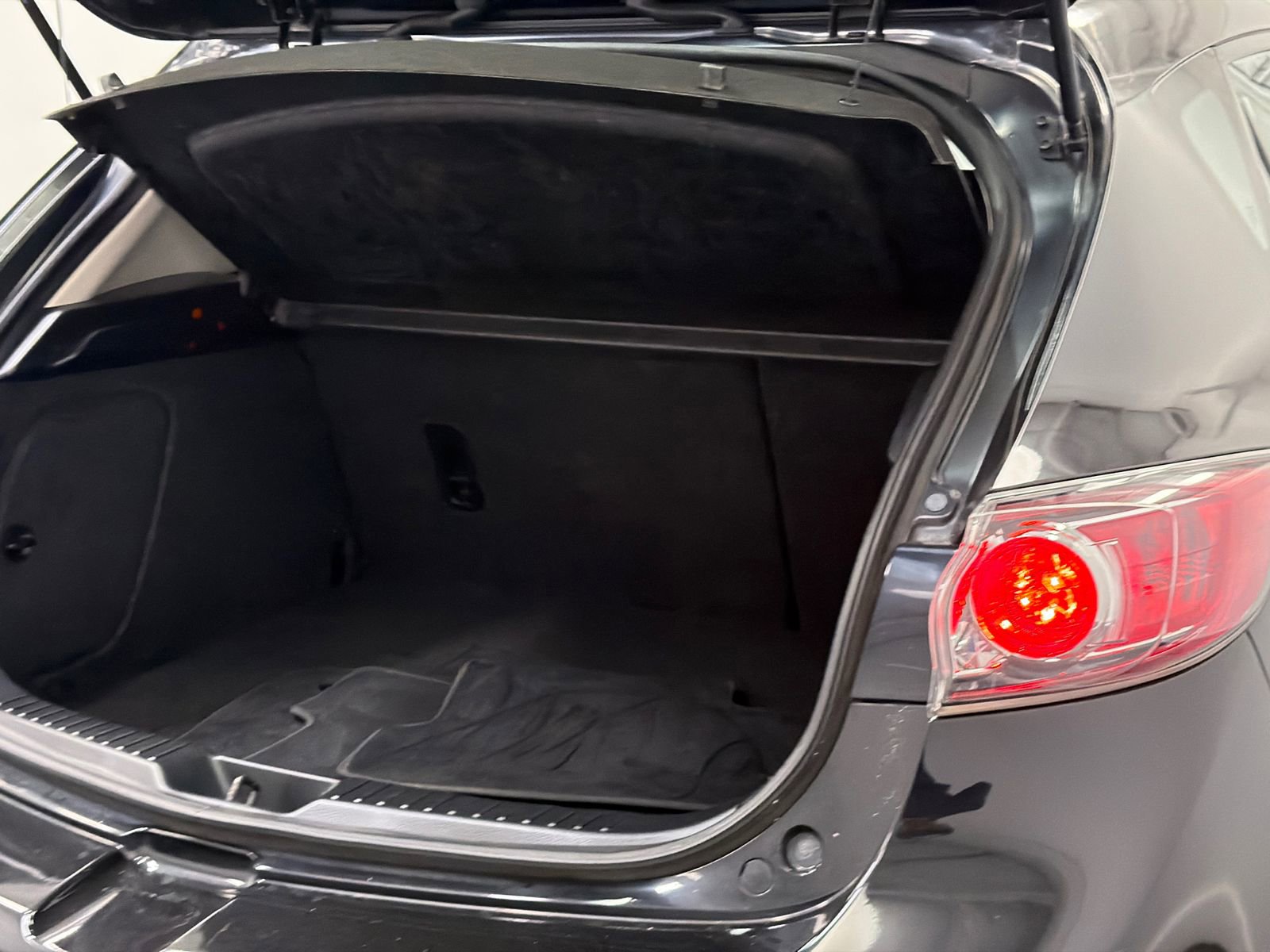 Used 2013 MAZDA MAZDA3 i Touring FWD image 8