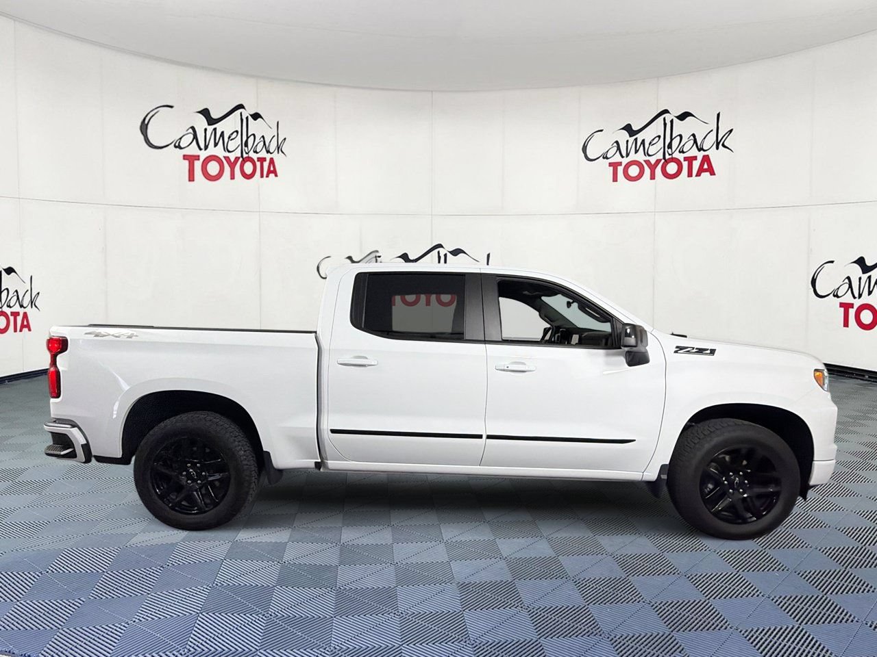 Used 2025 Chevrolet Silverado 1500 RST w/ Dark Appearance Package AWD/4WD image 9