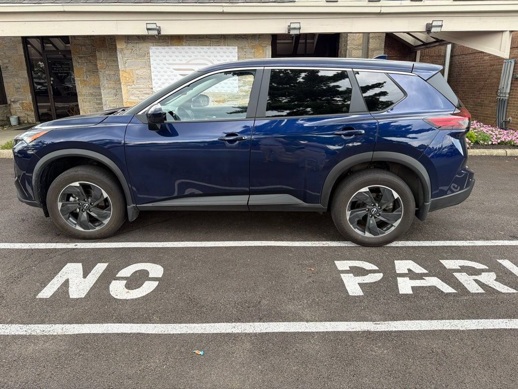 Used 2024 Nissan Rogue SV AWD/4WD image 7