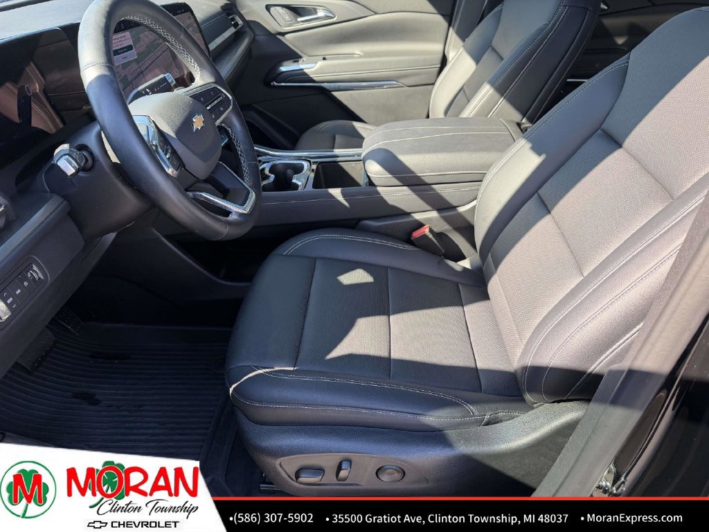 Certified 2025 Chevrolet Traverse LT w/ Sun and Wheel Package AWD/4WD image 19
