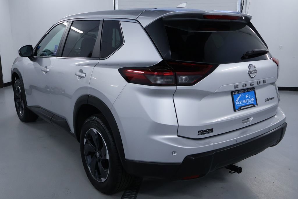 Used 2024 Nissan Rogue SV image 5