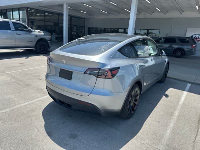Used 2024 Tesla Model Y Long Range AWD/4WD image 17