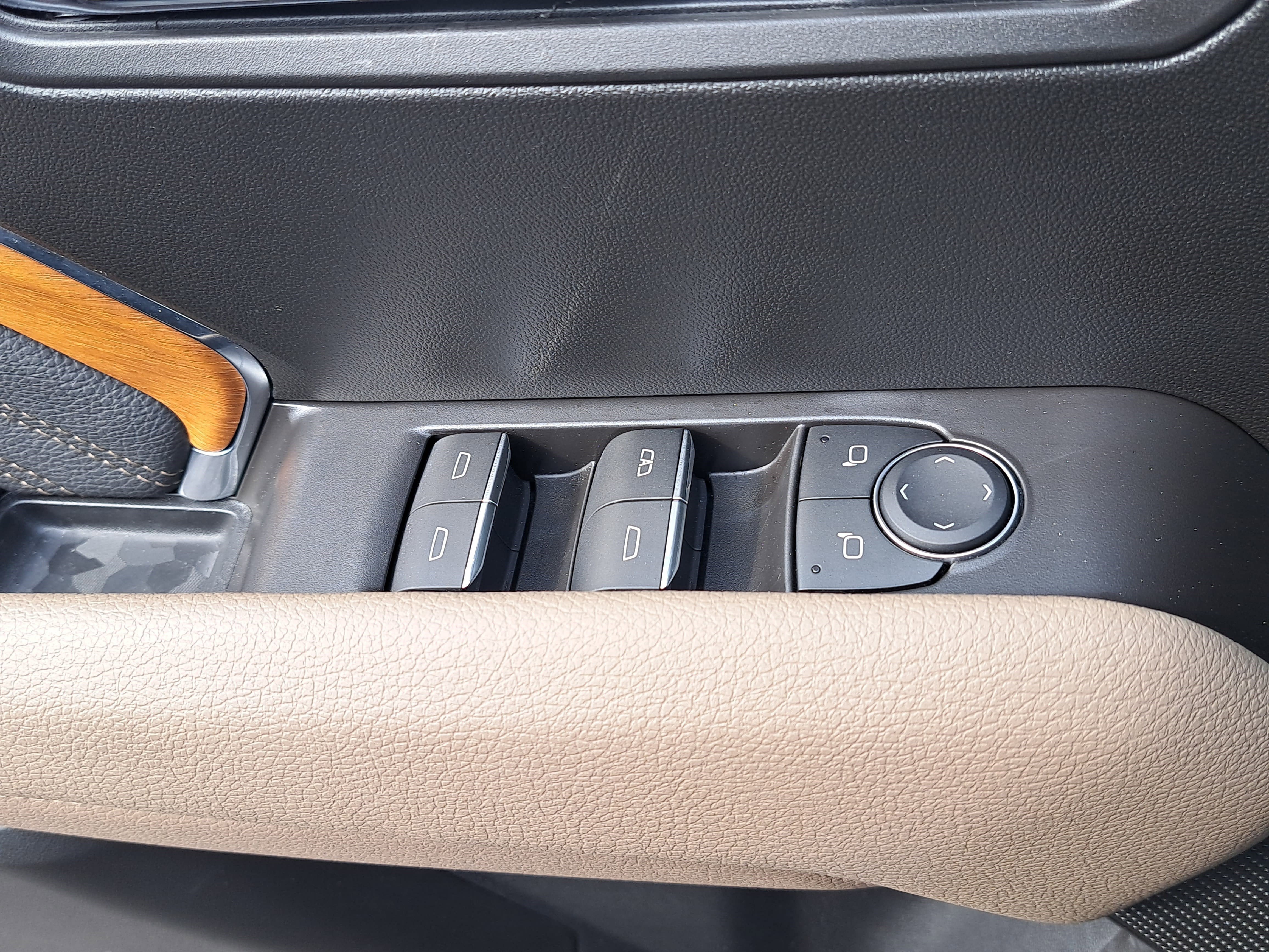 Used 2025 GMC Canyon Denali w/ LPO, Denali Black Edition image 25