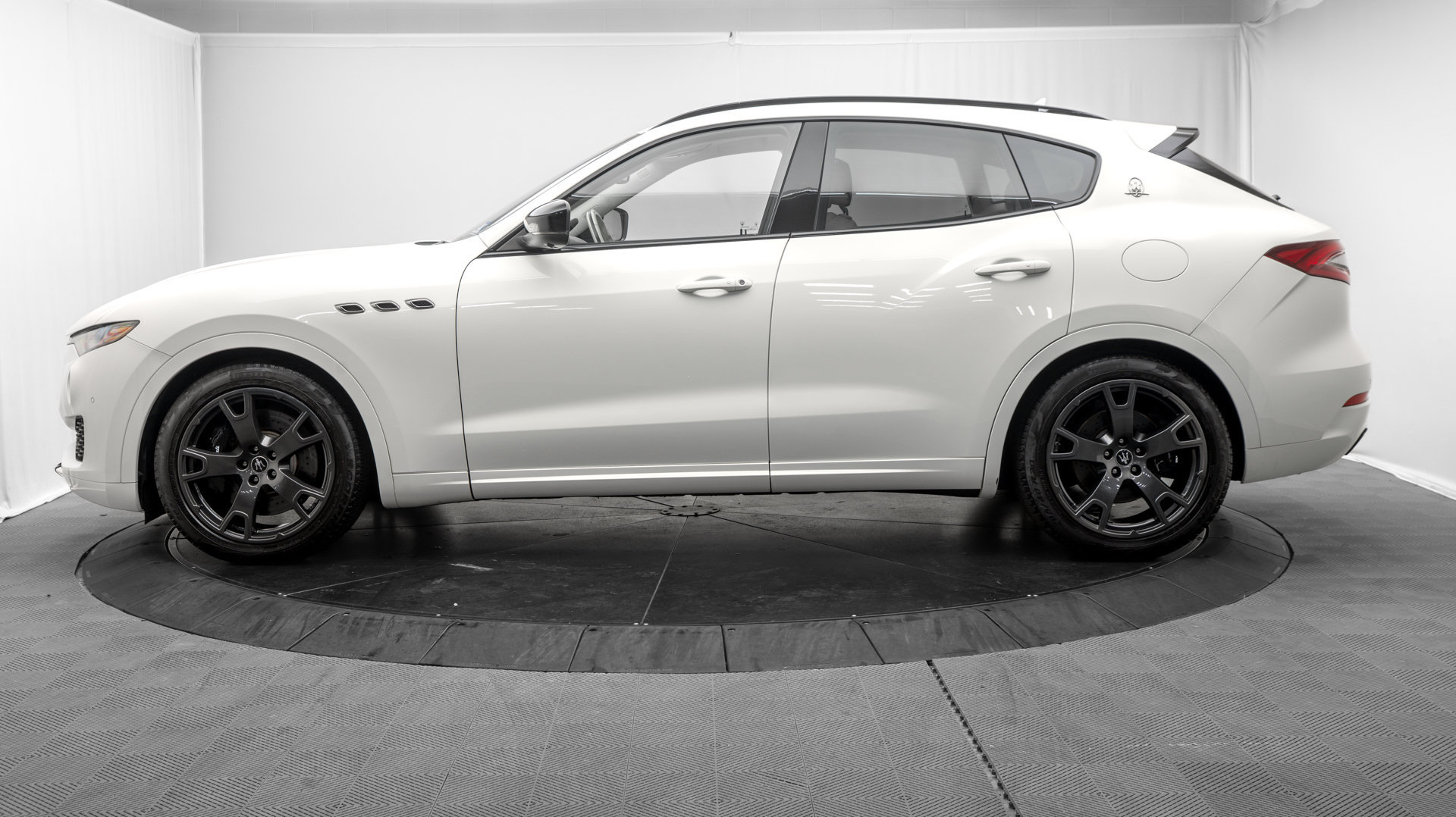 Used 2020 Maserati Levante S AWD/4WD image 4