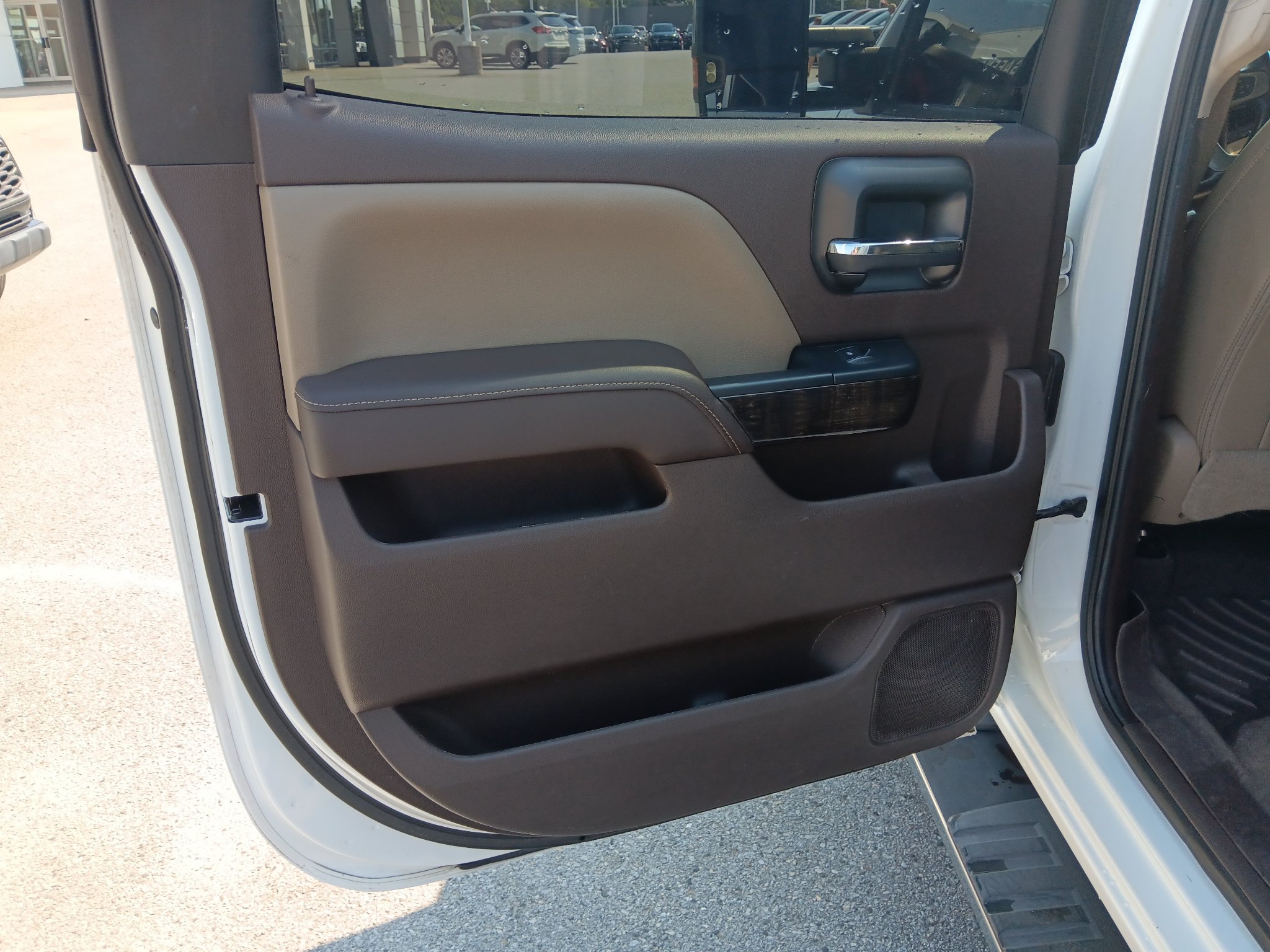 Used 2016 GMC Sierra 2500 Denali w/ Suspension Package, Off-Road AWD/4WD image 18