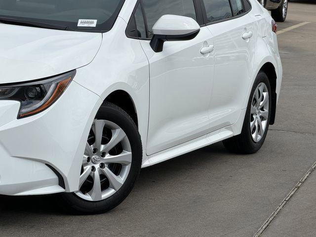 Certified 2025 Toyota Corolla LE FWD image 3