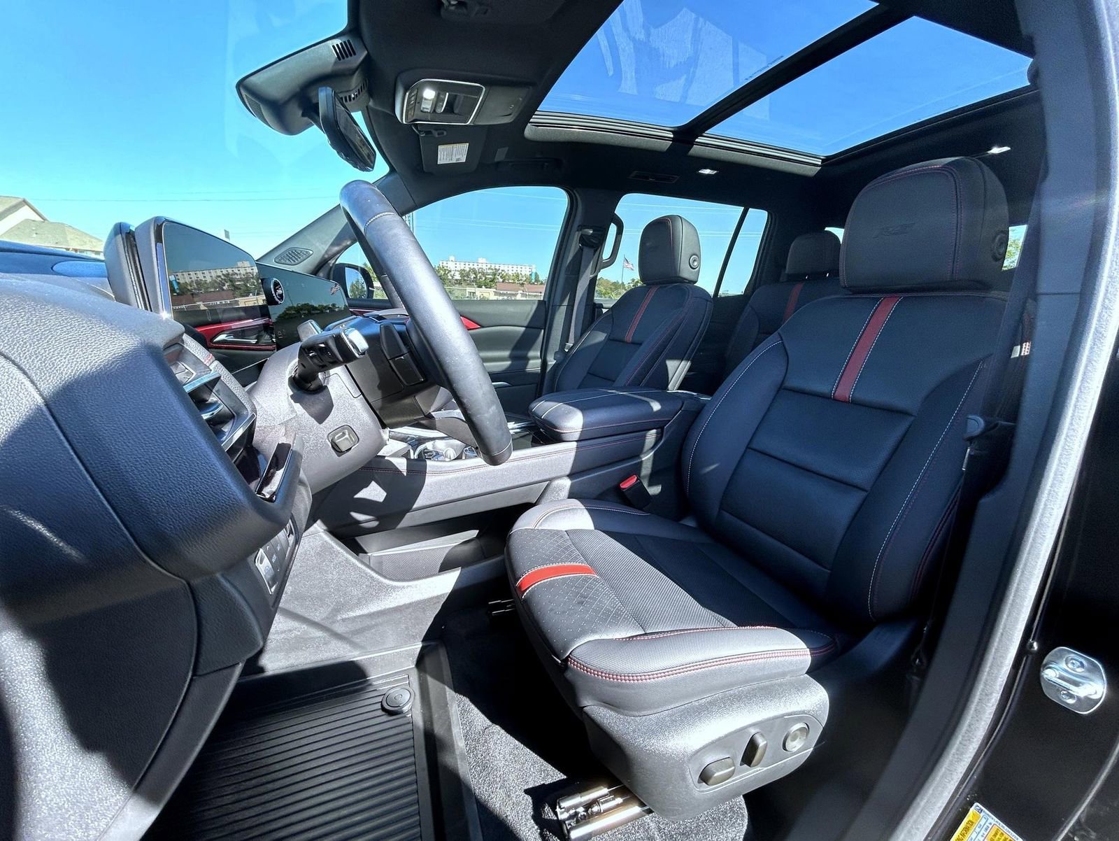 Used 2025 Chevrolet Traverse RS w/ LPO, Floor Liner Package image 10