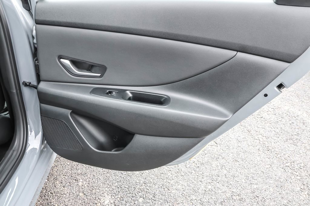 Certified 2021 Hyundai Elantra Limited w/ Cargo Package image 34