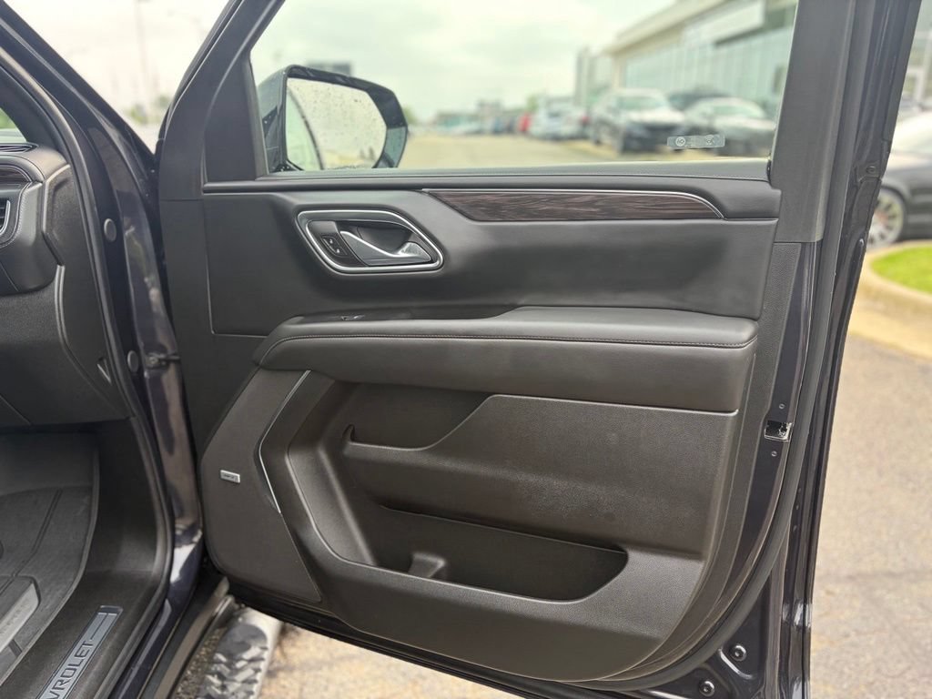 Used 2024 Chevrolet Suburban Z71 w/ Luxury Package AWD/4WD image 20