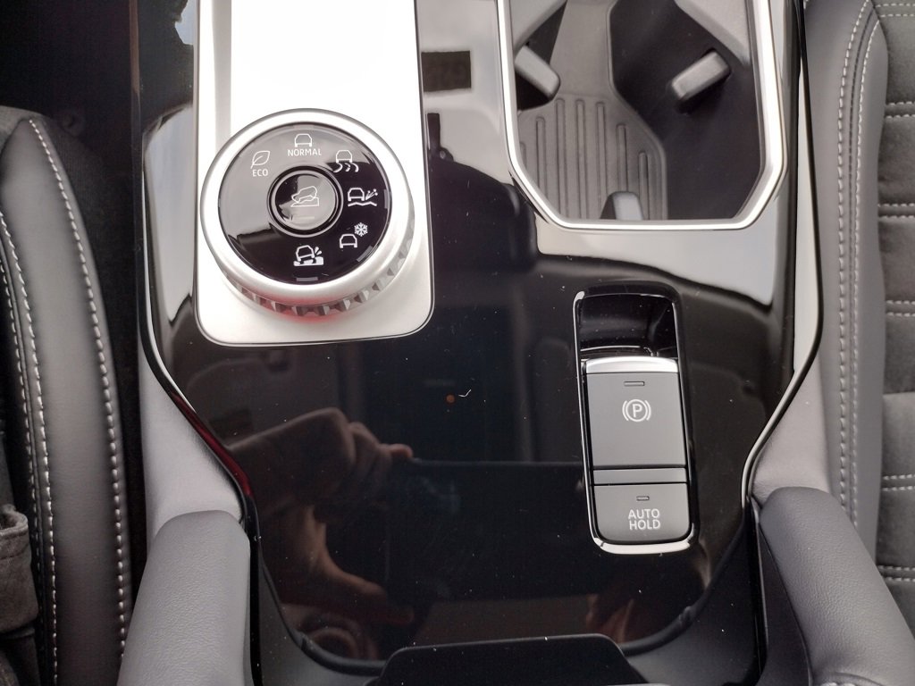 New 2025 Mitsubishi Outlander SE image 12