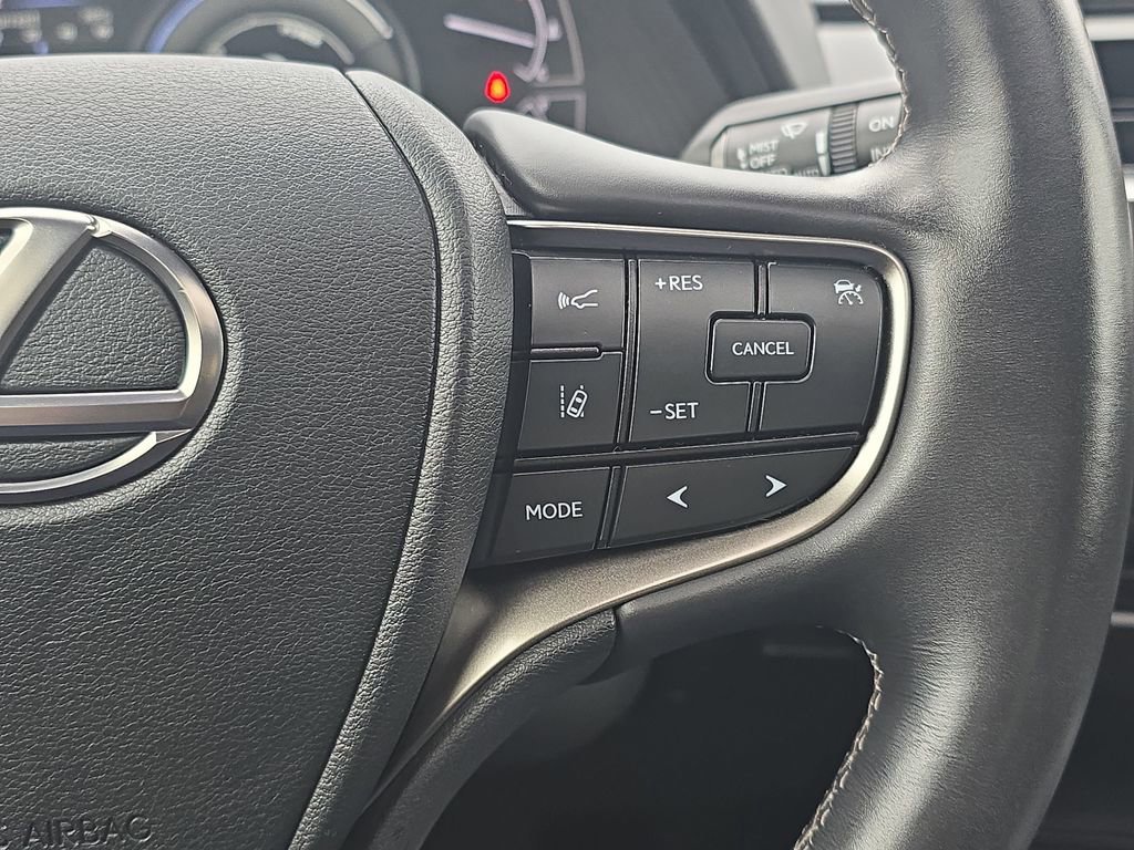 Used 2020 Lexus UX 250h w/ Premium Package image 18