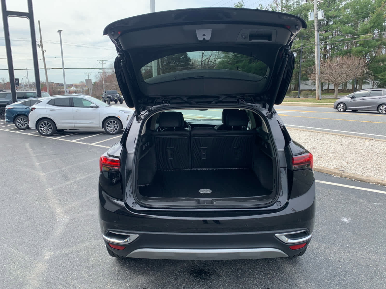 Used 2023 Buick Envision Essence image 5