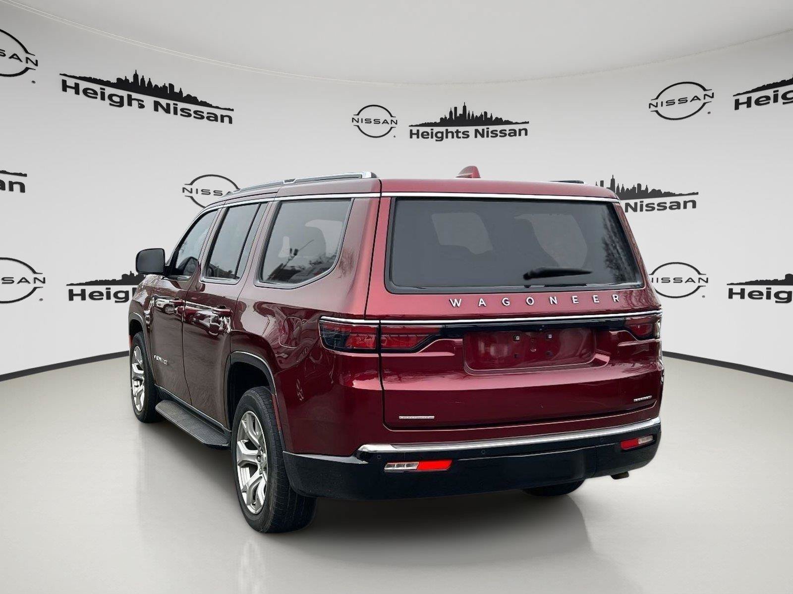 Used 2022 Jeep Wagoneer Series II AWD/4WD image 2
