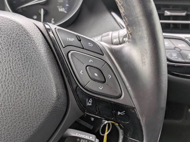 Used 2018 Toyota C-HR XLE FWD image 24