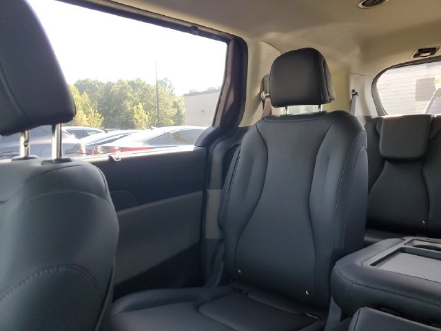 New 2027 Kia Carnival EX FWD image 10