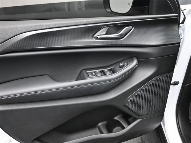 New 2025 Jeep Grand Cherokee L Laredo image 11