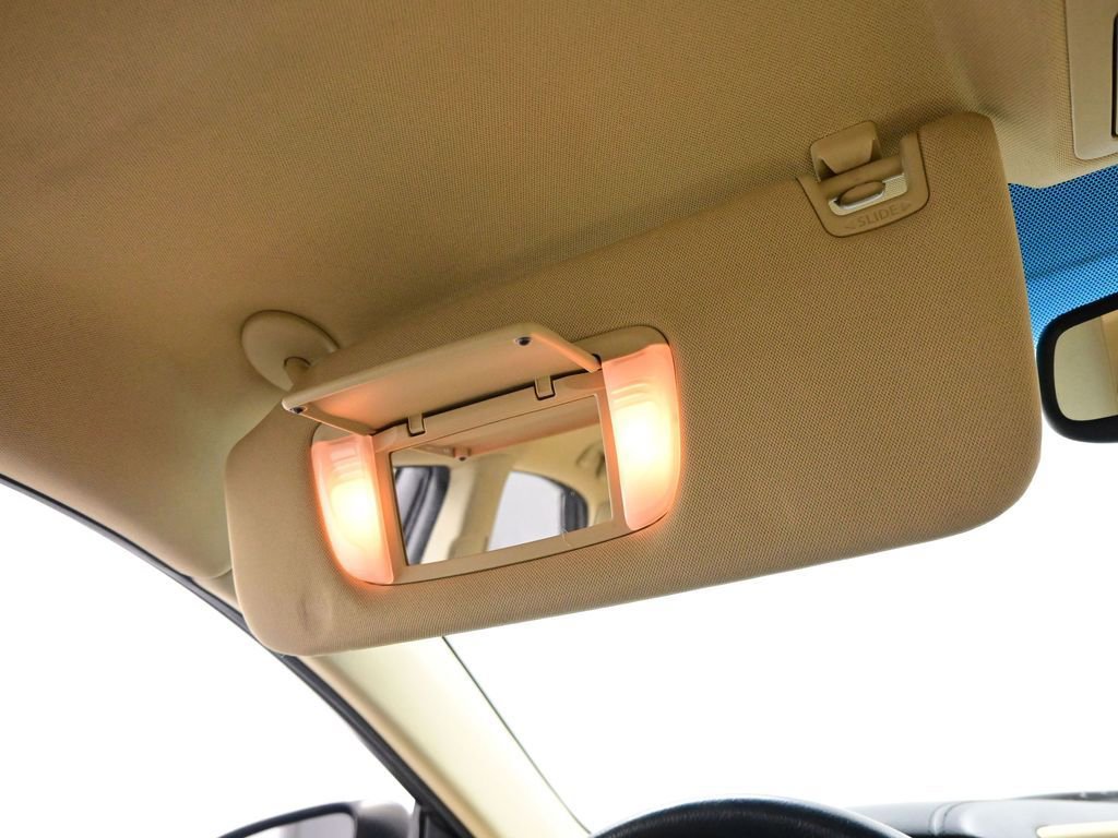 Used 2013 Toyota Avalon Limited image 22