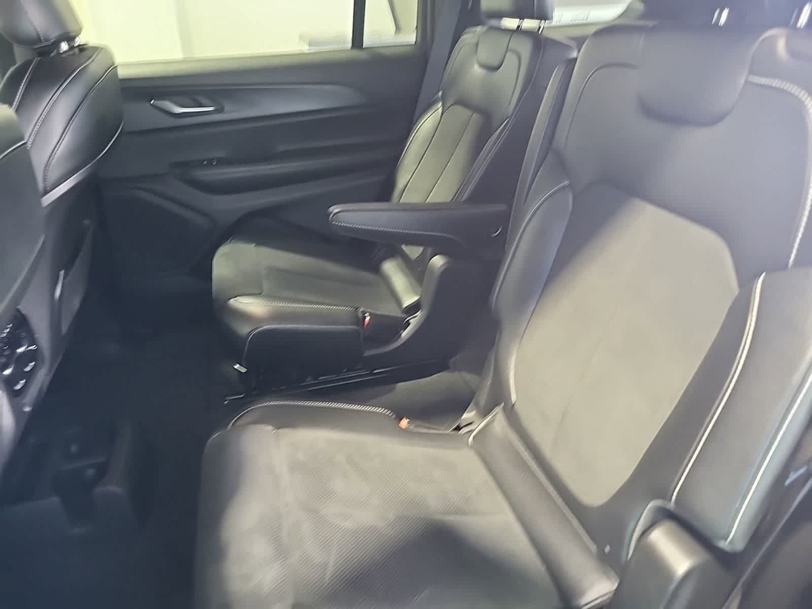 Used 2023 Jeep Grand Cherokee L Laredo AWD/4WD image 3