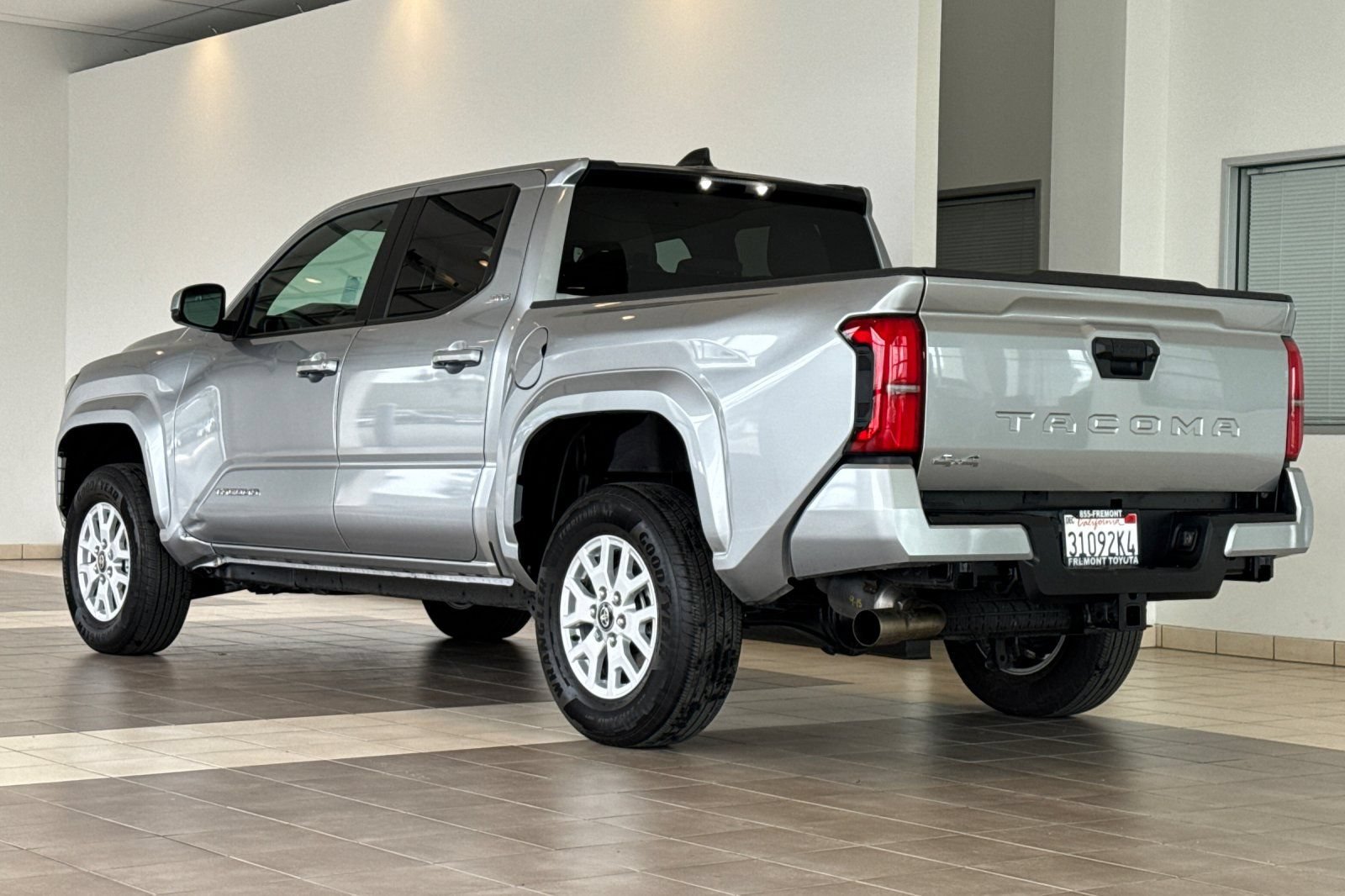Certified 2025 Toyota Tacoma SR5 AWD/4WD image 6