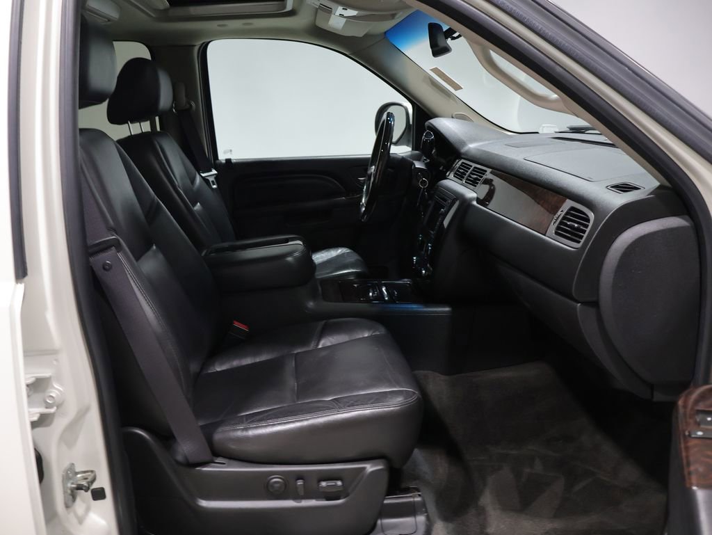 Used 2011 GMC Yukon Denali image 24