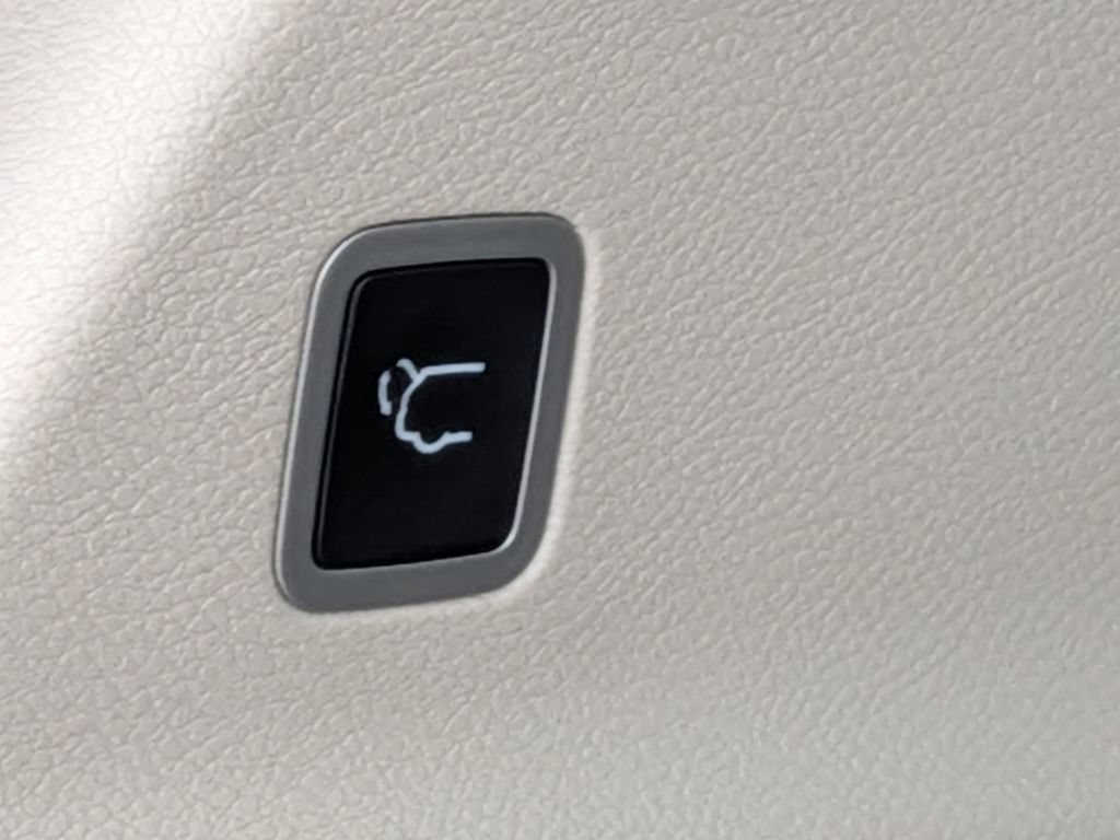 Used 2024 Chrysler Pacifica Touring-L FWD image 14