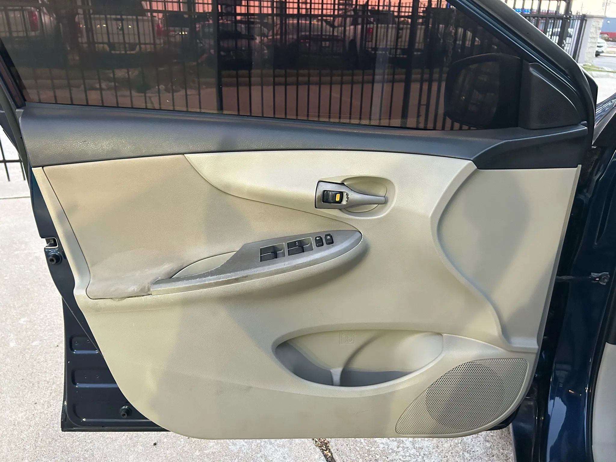 Used 2012 Toyota Corolla LE image 12