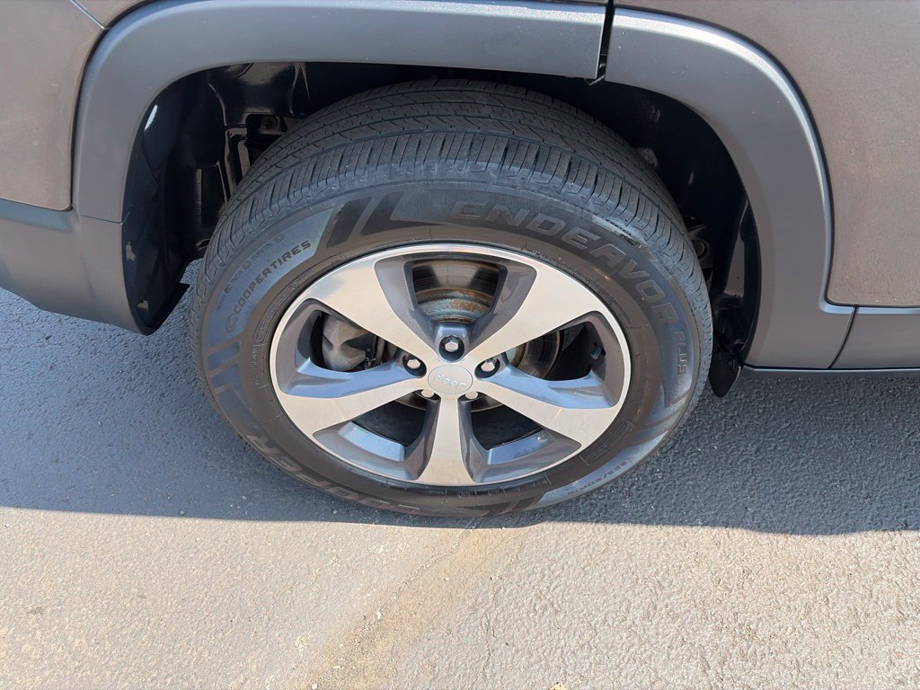 Used 2019 Jeep Cherokee Limited AWD/4WD image 19