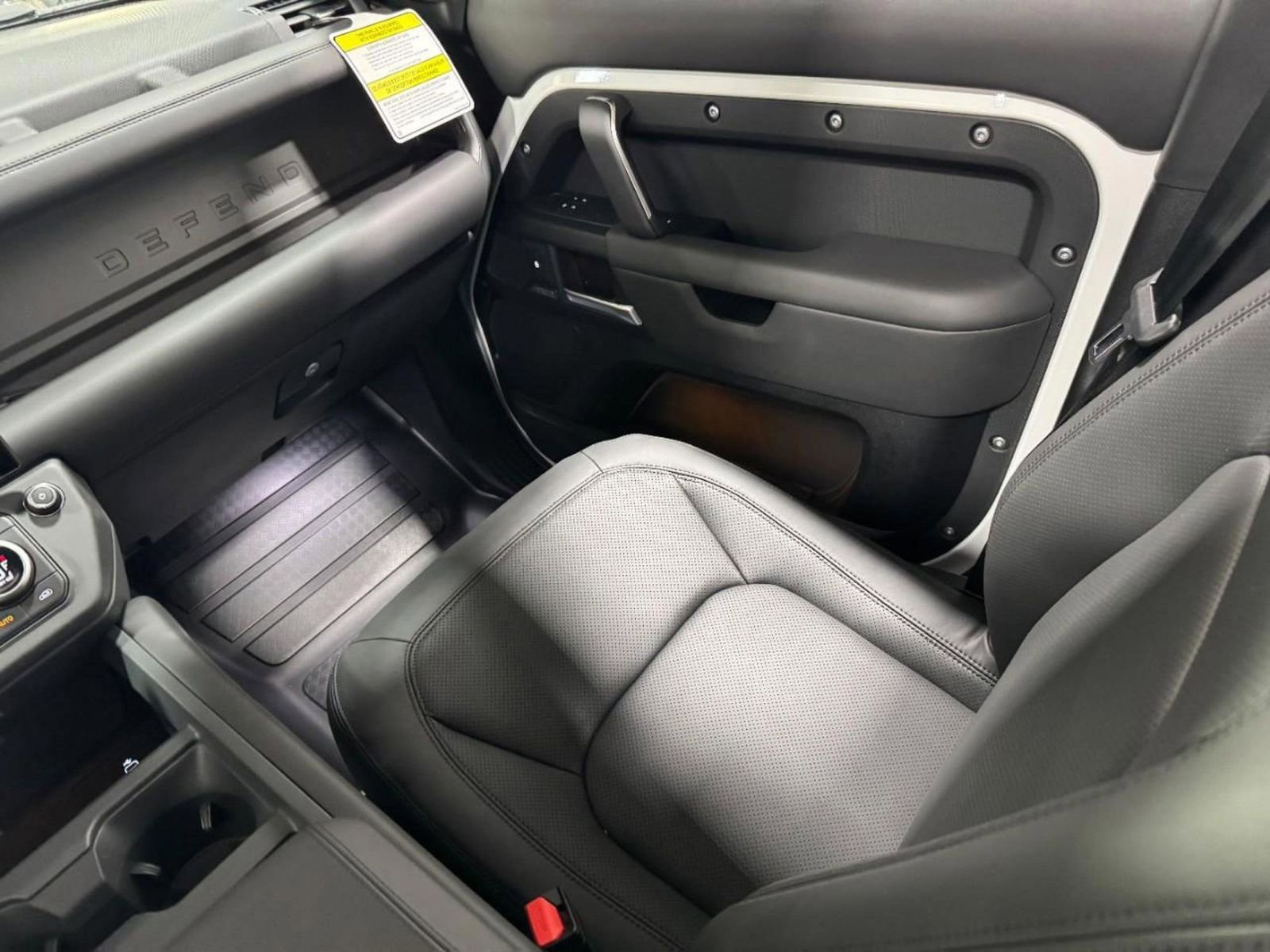 New 2026 Land Rover Defender 130 X-Dynamic SE image 18