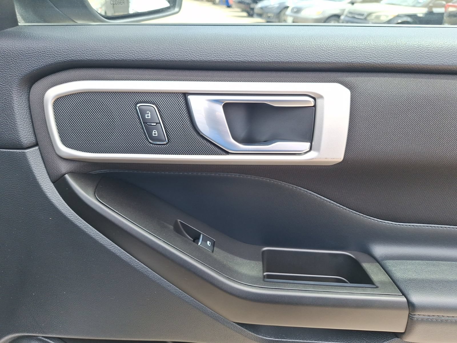 Used 2020 Ford Explorer XLT w/ Comfort Package RWD image 34