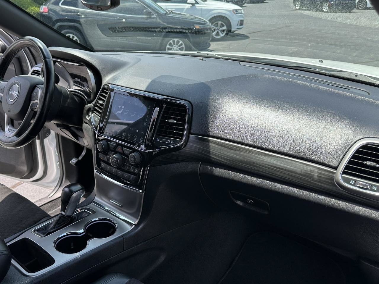 Used 2021 Jeep Grand Cherokee Laredo X AWD/4WD image 47
