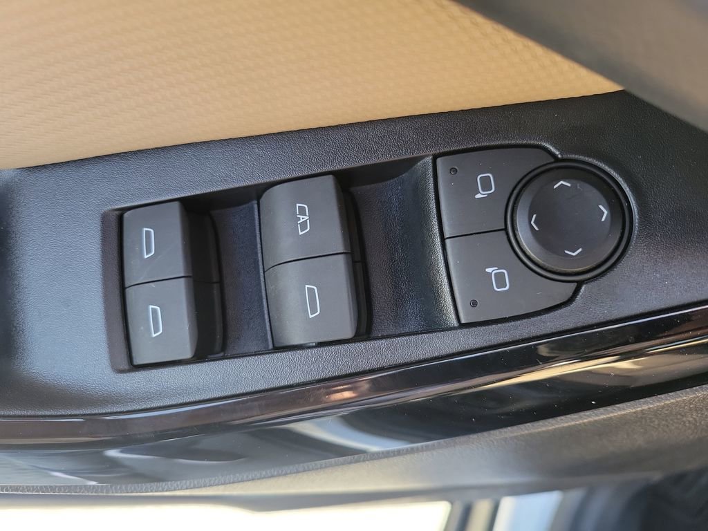 Used 2025 Chevrolet Equinox ACTIV w/ Convenience Package III image 21