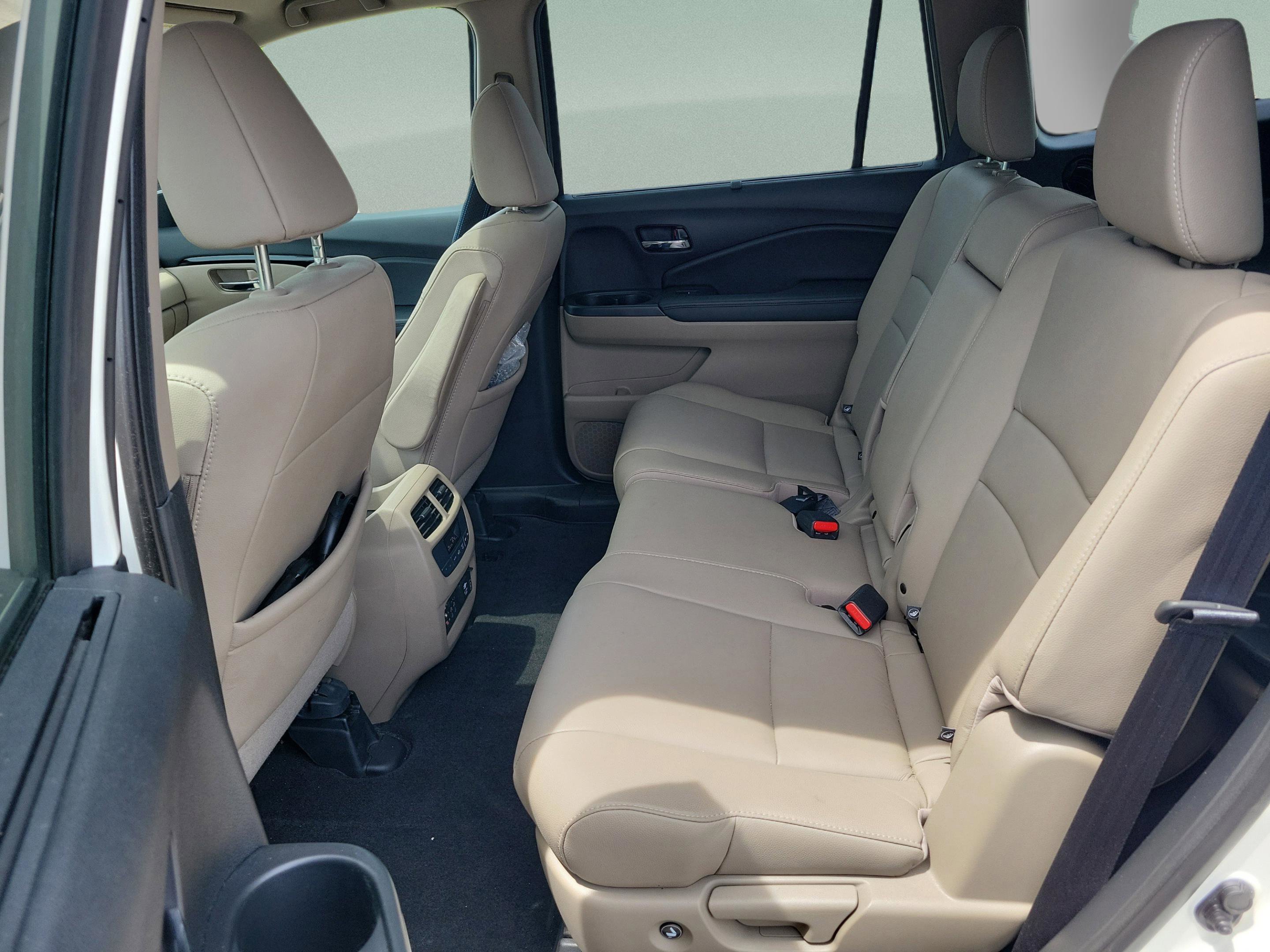 Certified 2017 Honda Pilot Touring image 9