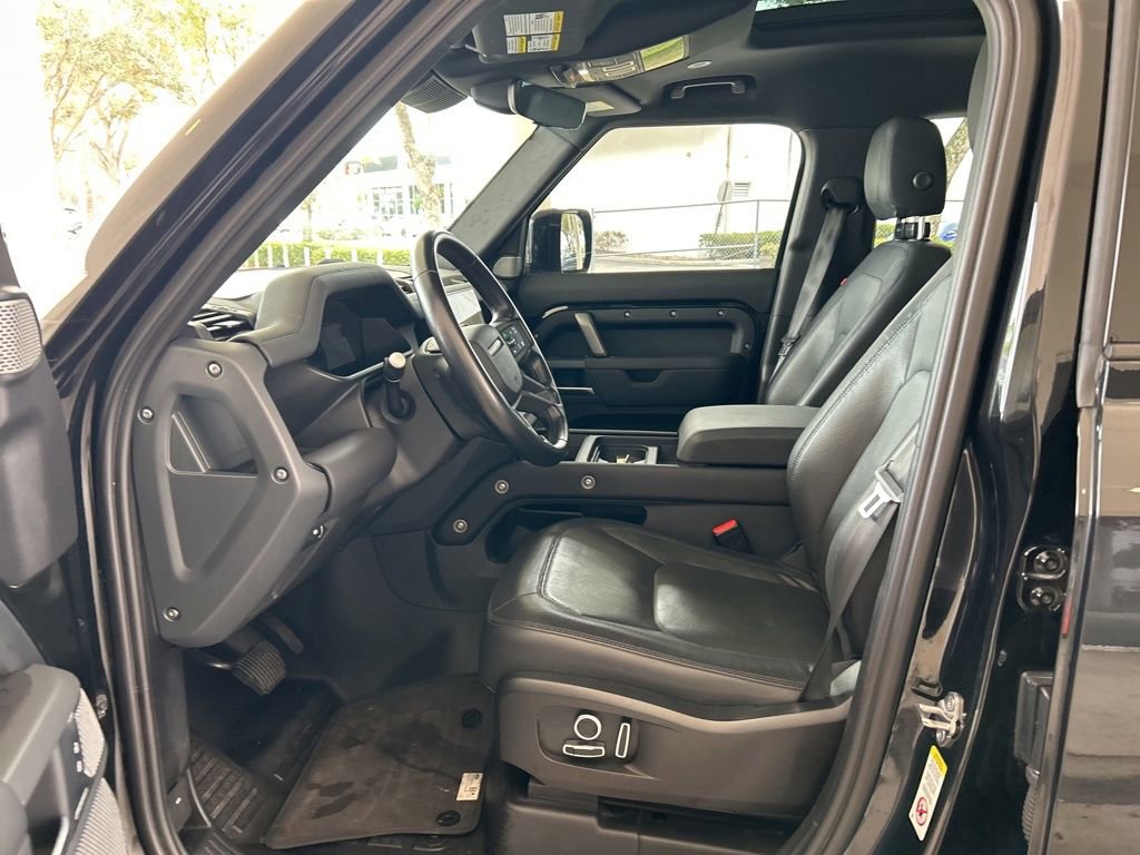 Used 2024 Land Rover Defender 130 X-Dynamic SE image 5