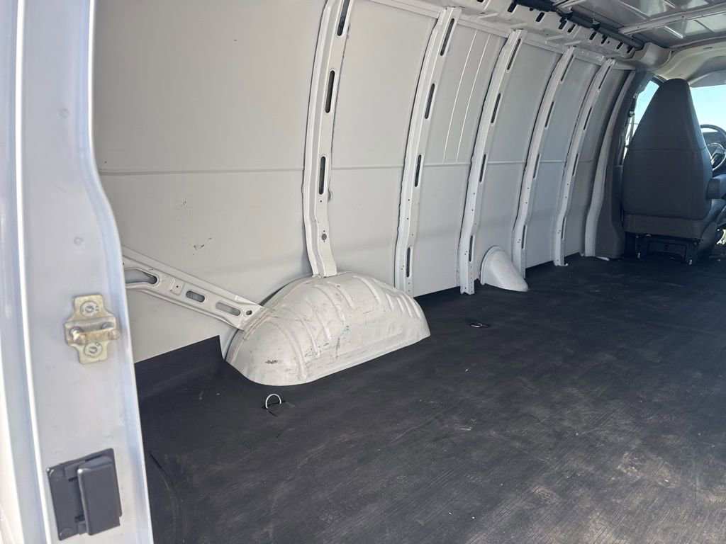 Used 2023 GMC Savana 2500 Extended w/ Driver Convenience Package RWD image 6