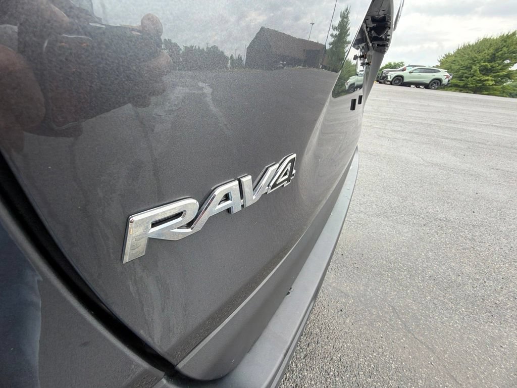Used 2021 Toyota RAV4 XLE w/ XLE Grade Weather Package AWD/4WD image 11